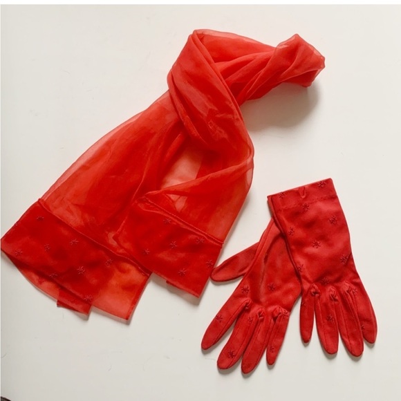 Vintage mid century scarf and matching glove set. - Picture 2 of 4